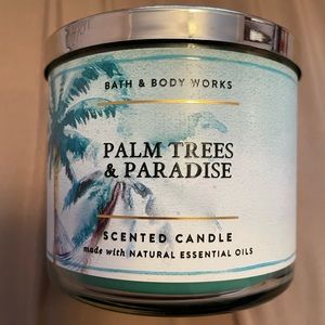 This candle reminds me of being in a warm summer island!